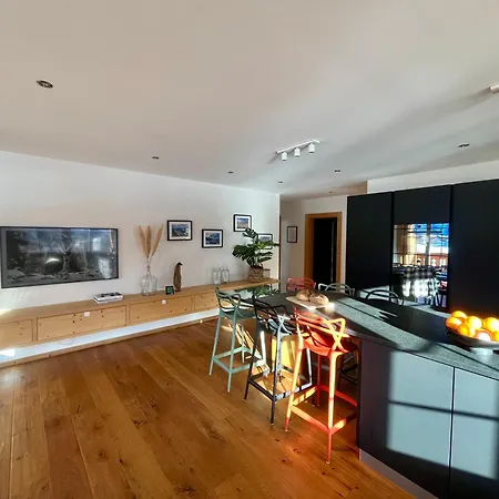 3 Bedroom Modern Alpine Escape Château-d'Oex