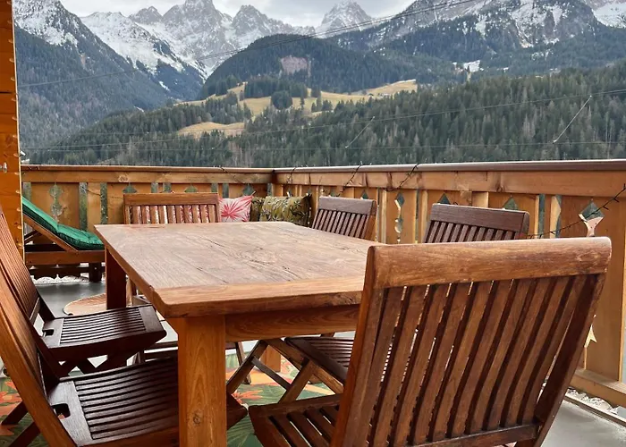 Apartament 3 Bedroom Modern Alpine Escape