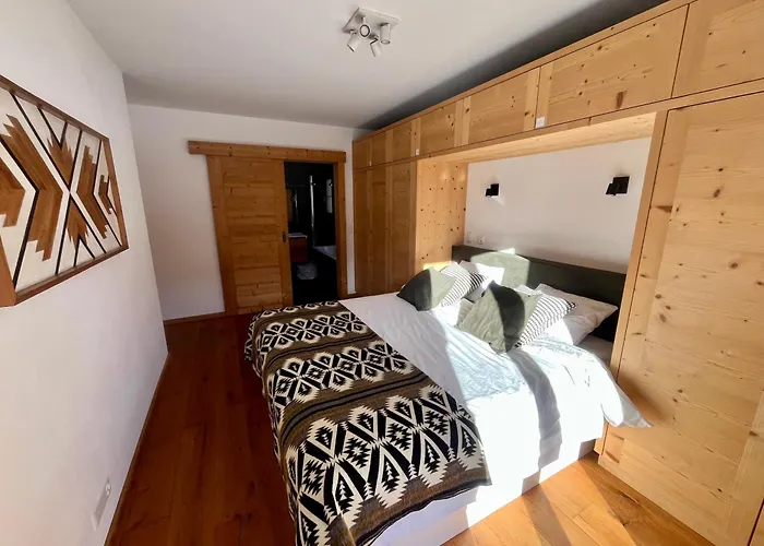 Apartament 3 Bedroom Modern Alpine Escape