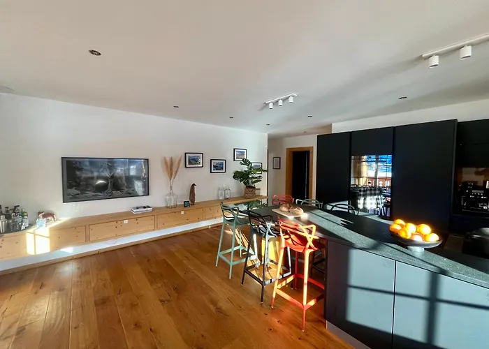 3 Bedroom Modern Alpine Escape Château-d'Oex