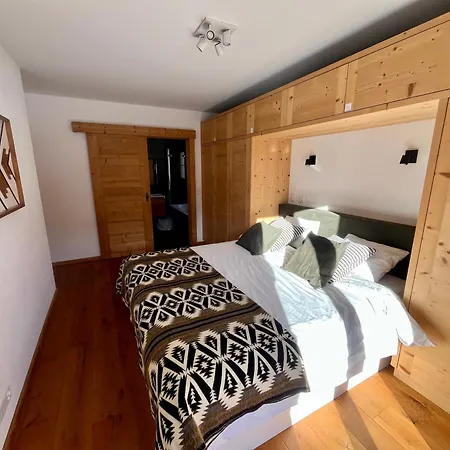 Apartment 3 Bedroom Modern Alpine Escape